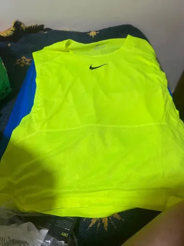 Camiseta Nike Dri-FIT - Tamanho M - Nova amarela e branca