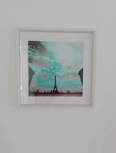 Lindo Quadro Torre Eiffel em moldura branca 42 x 42 cm - Seminovo