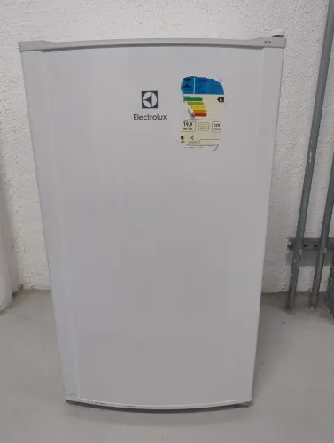 Frigobar Electrolux RE120 Branco 220v (Seminovo)