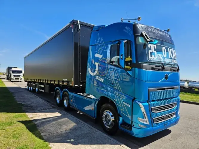 Volvo FH 460 6x2 Globetrotter Ano 25 0km Euro 6 + Sider 4 Eixo ano 26 Facchini c/pneus