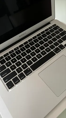 MACBOOK AIR APPLE COM INTEL CORE 15 DUAL CORE 8GB 128GB SSD 13" PRATA -