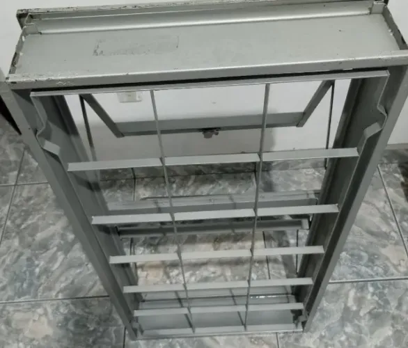 Vitro Basculante Vertical Com Grade Reforçado
