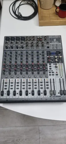 Mesa de Som - Mixer Behringer Xenyx 1622FX