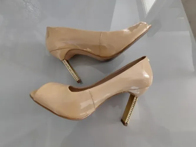 Sapato Feminino, Peep toe de salto alto, Marca: Jorge Bichoff, Tamanho 37, Cor Bege.