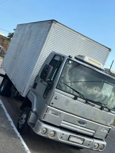 Vendo este Caminhão  ford cargo 815e 