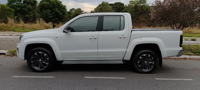 Oportunidade Única - VW Amarok Highline 3.0 Turbo Diesel AT8 2023 - 38.000 kms - Impecável