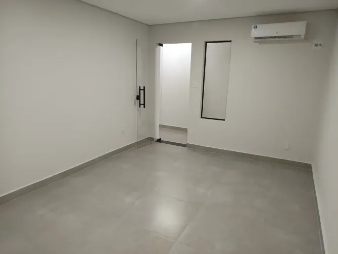 //Alugo Sala comercial climatizada na Praça 14