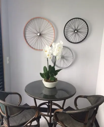 Decoração de Parede Criativa - Rodas de Bicicleta