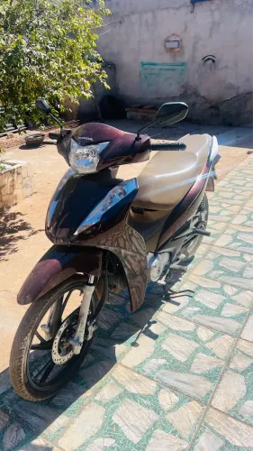 Vendo ou troco por moto mais alta 