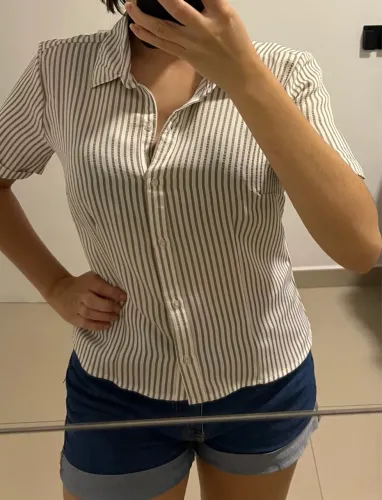 Camisa listrada branca e bege