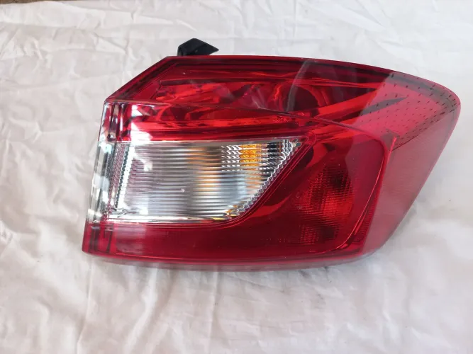 Lanterna cruze sedan 2018/24