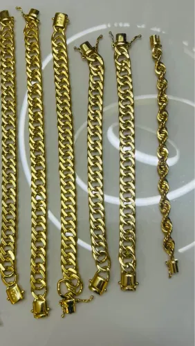 Pulseiras com banho de ouro