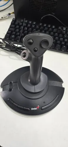 Joystick Genius - Acessório para PC