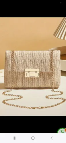 Bolsa de ombro feminina tecida à mão.