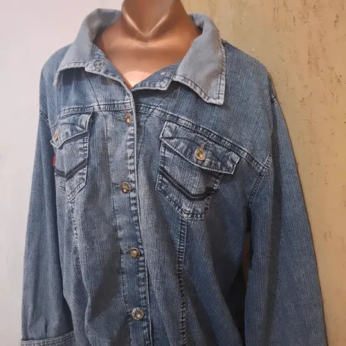 Jaqueta jeans plussize com aplicações brilho tm exg