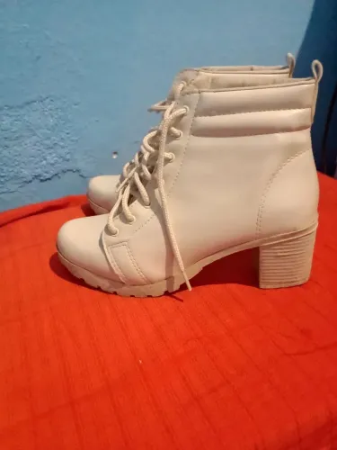 Coturno branco