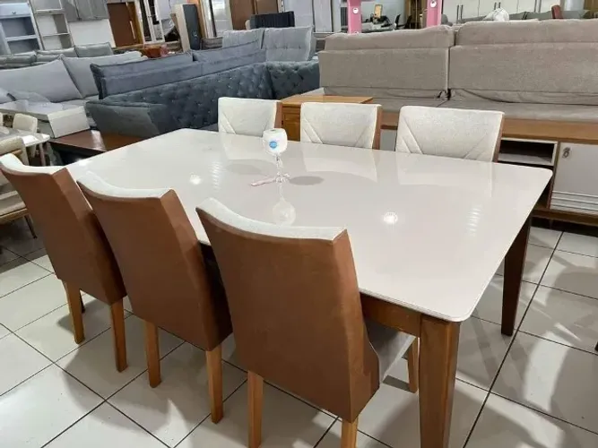 Jogo de jantar Suíte com 6 cadeira poltronas.