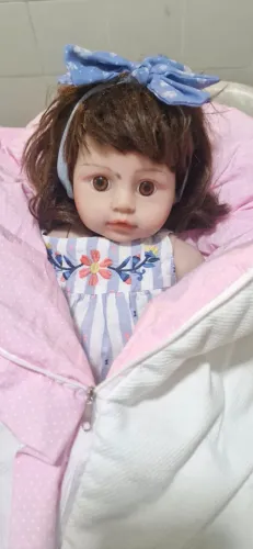Linda Bebê reborn MAYA com roupinha e acessorios corpo de silicone pode molhar