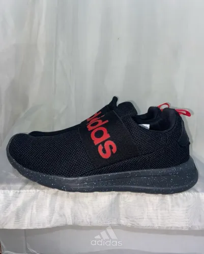 Tênis adidas tamanho 40, original com etiqueta. 