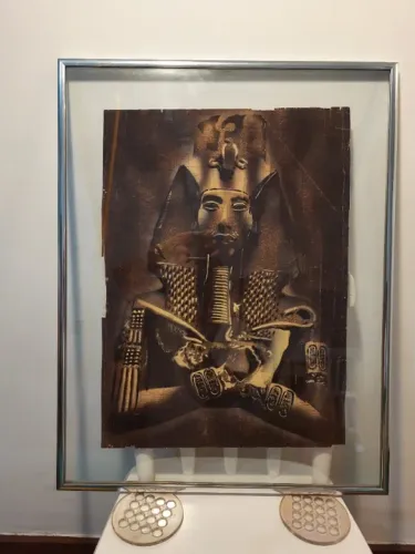 Quadro papiro emoldurado do faraó Ramessés II por R$ 350,00