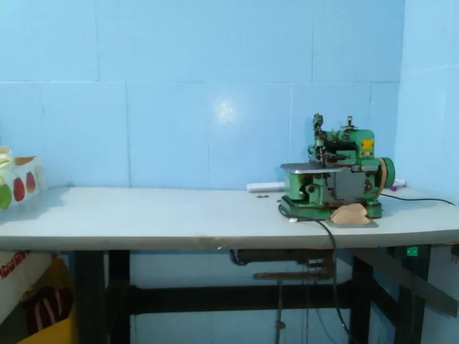 Máquina de costura overlock