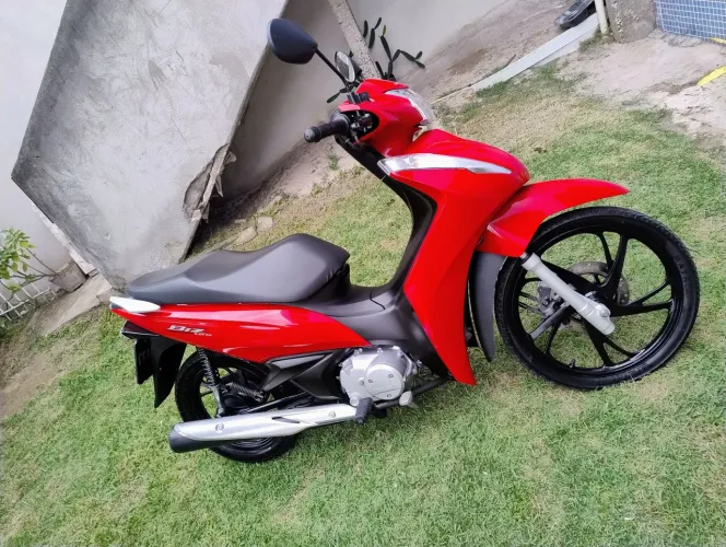 Vende se Honda biz impecável  (somente venda)