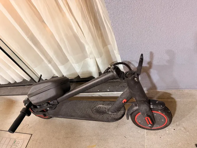Patinete elétrico (com defeito)
