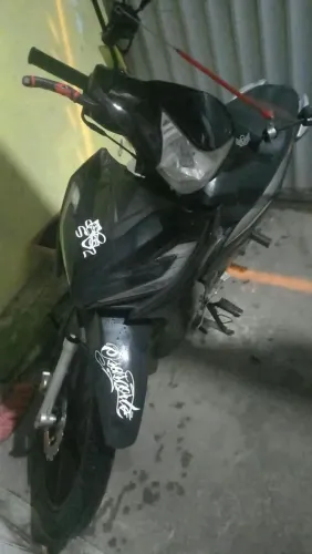 Moto 125 cilindrada / ano 2024 , vendo por 7.500 vamos negociar?