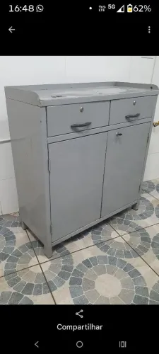 Armário/balcão de aço usado