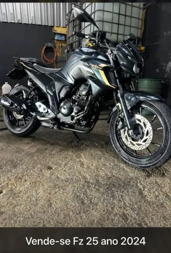 Moto FZ 25 ano 2024 semi nova