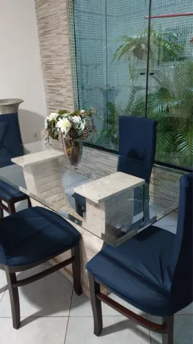 Vendo mesa base de granito com 4 cadeiras