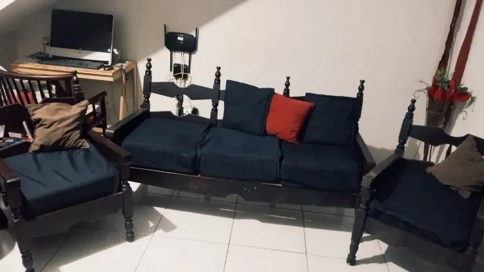 Vendo sofá madeira maciça