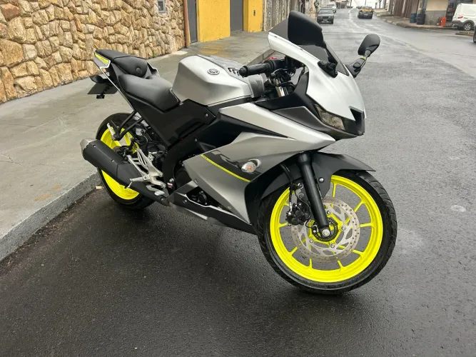 Yamaha YZF R15 ABS