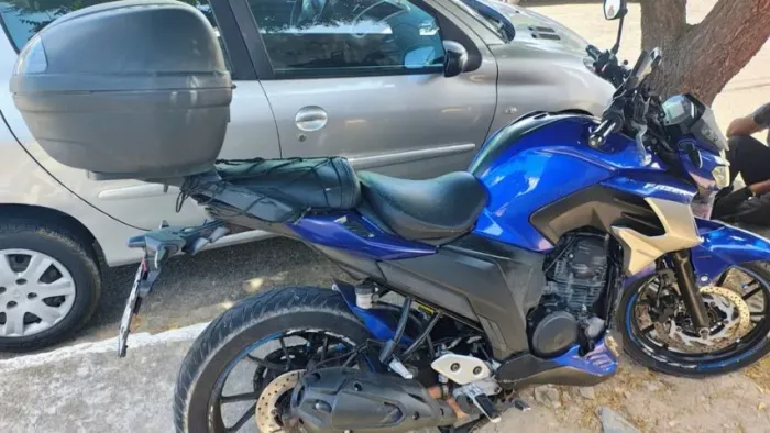 Fazer 250 2020 Azul com acessórios e peças originais incluso