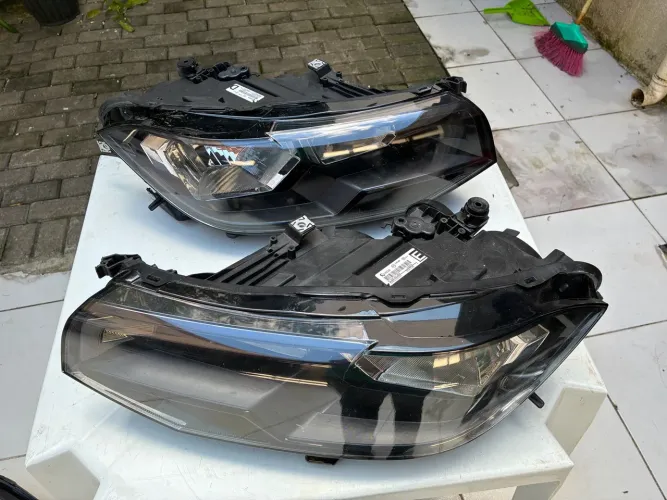 Farol T-cross Mascara negra 