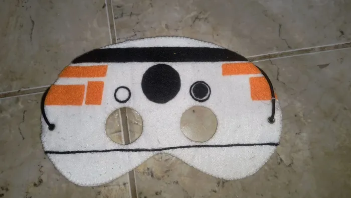 Máscara em feltro personagem BB-8