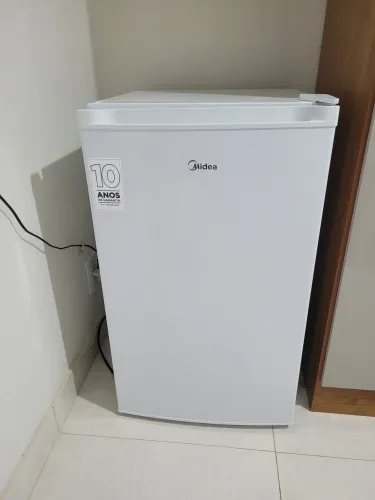 Frigobar Midea, 124l, semi novo. Perfeito estado de conservação, estado de novo.