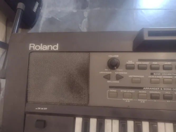 Teclado E-09 Roland
