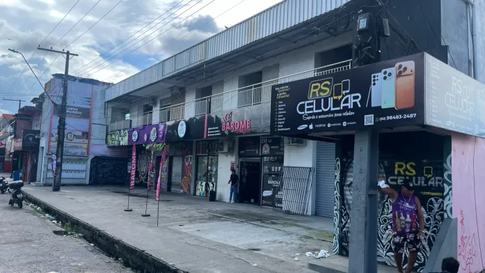 Alugo salas comerciais térreo e 1? andar