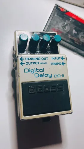 Baixei! Boss DD5 vintage tap tempo Delay
