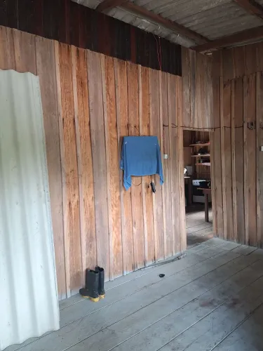 Vende-se um sítio ou troco por casa em Manaus