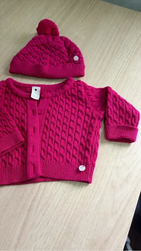 Casaquinho tricot e touca -