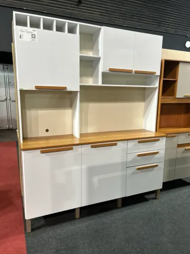 Armário de cozinha com adega 