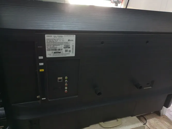 Tv Samsung smartv 40 polegadas tela quebrada