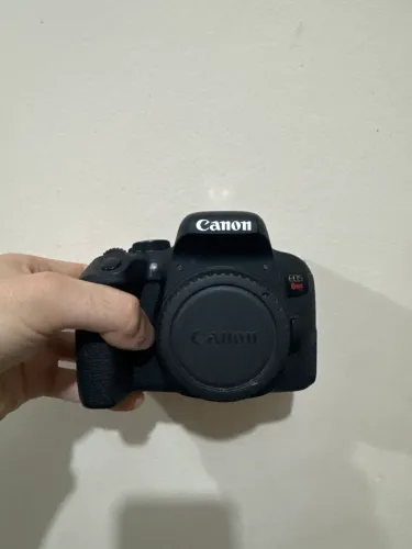 Cânon T7i - Lente 50mm e Lente 18-55, Grip e 3 baterias 
