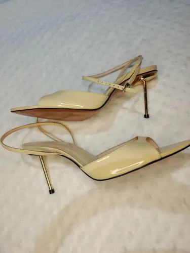 sandália schutz verniz soft shell 38