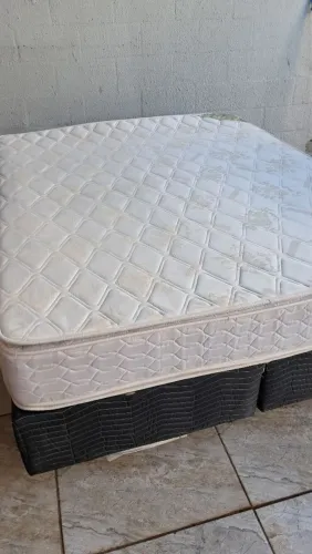 Cama Queen com Colchao - Faço Entrega