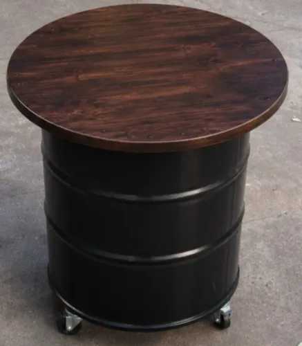 Mesa feita de tambor de ferro