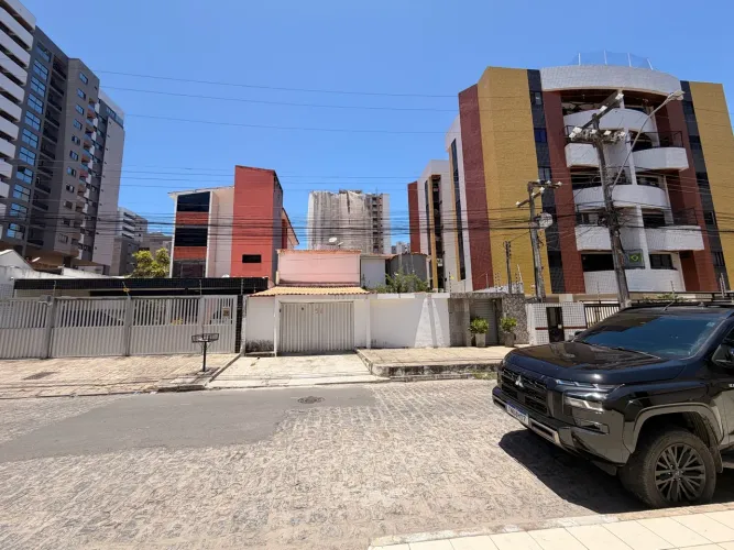 Casa ao lado do corredor Vera Arruda
