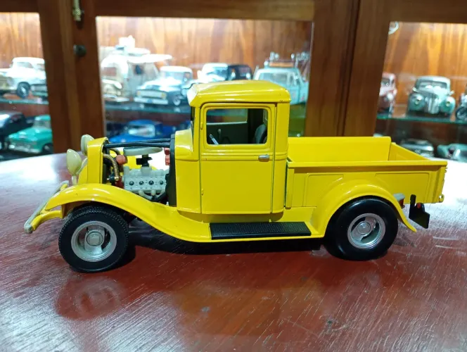 Pickup Ford 34 escala 1/18 